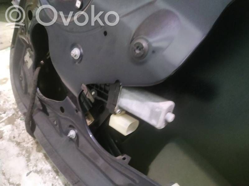 Regulador con motor de la ventanilla de la puerta corredera