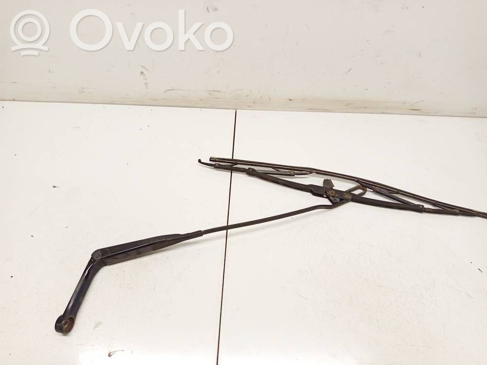 Brazo del limpiaparabrisas delantero   8D1955408A,8D1955408A