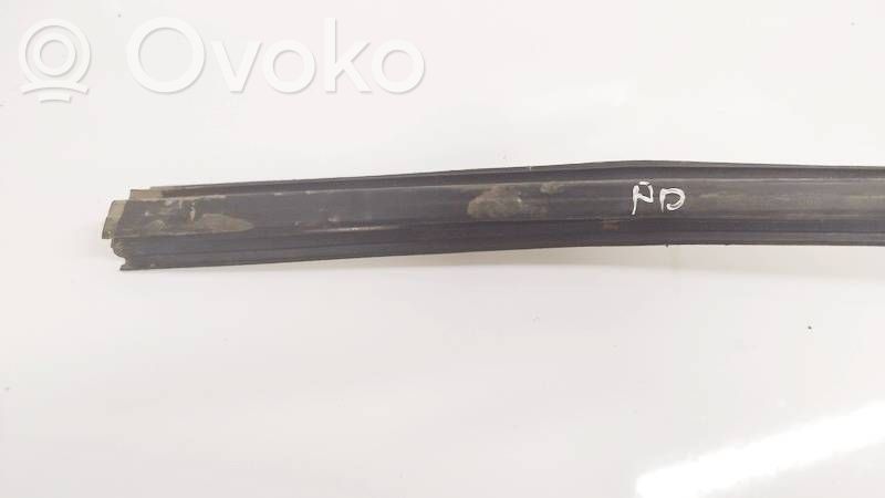 Listwa / Uszczelka szyby drzwi   389820901,389820901