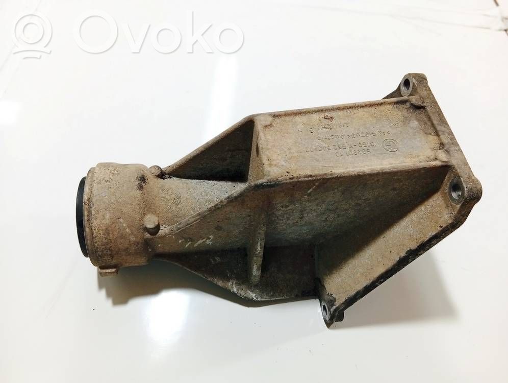 BMW 5 E60 E61 Engine mounting bracket 