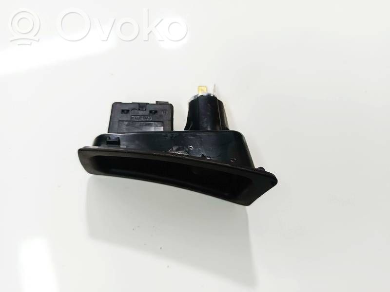 USB-pistokeliitin   61316930561,6131693056130,61316930561,6131693056130