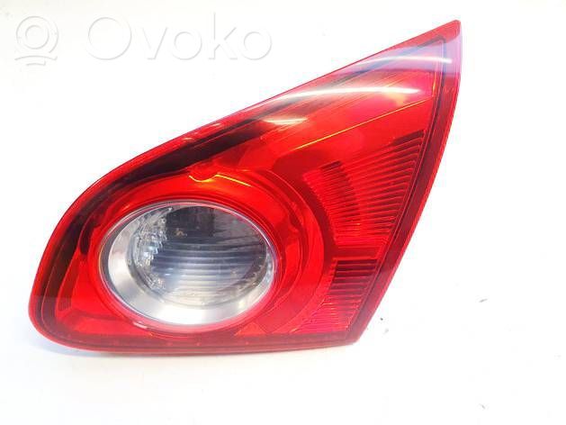Nissan Qashqai+2 Lampy tylnej klapy bagażnika 