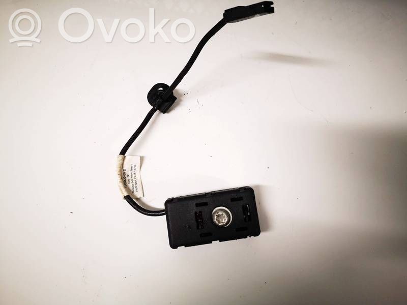 Tesla Model Y Unitate control antenă 