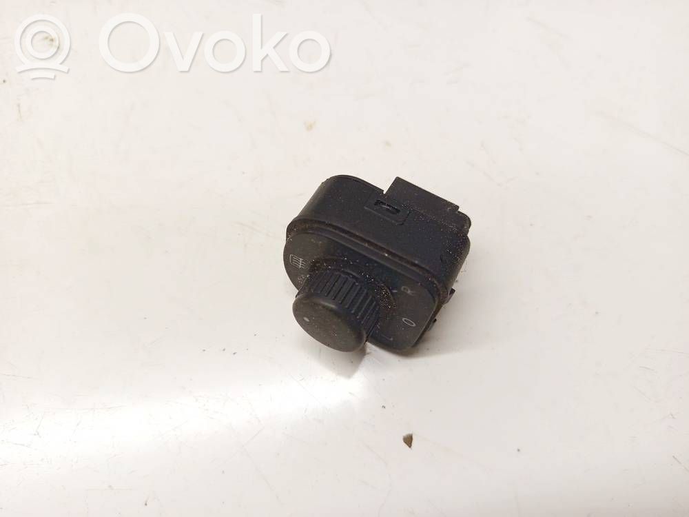 Volkswagen PASSAT B6 Przycisk regulacji lusterek bocznych 