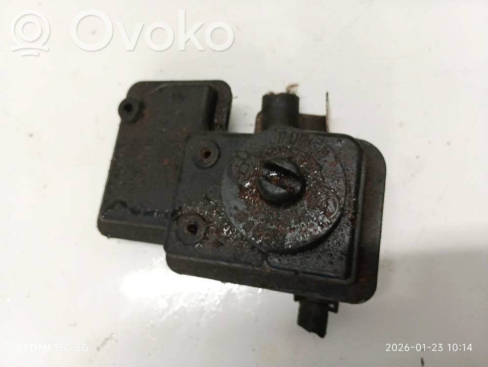Volkswagen Polo III 6N 6N2 6NF Ohjaustehostimen nestesäiliö 