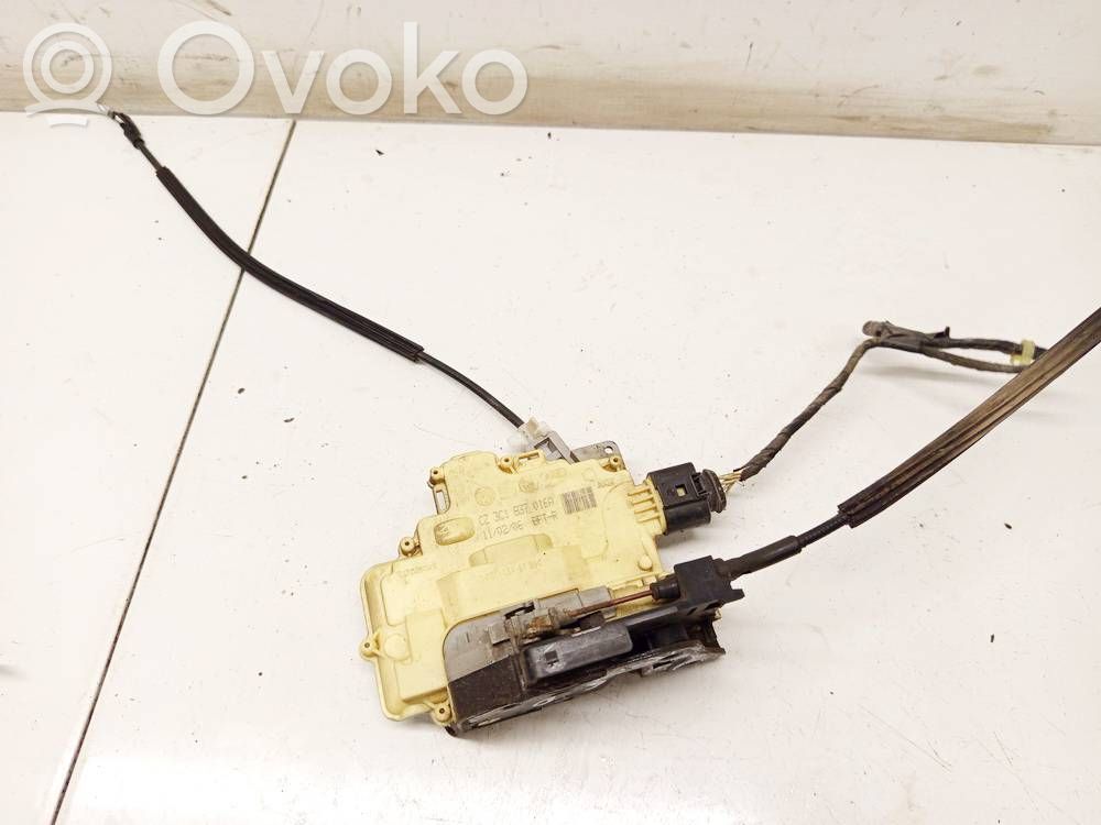 Volkswagen PASSAT B6 Zamek drzwi przednich