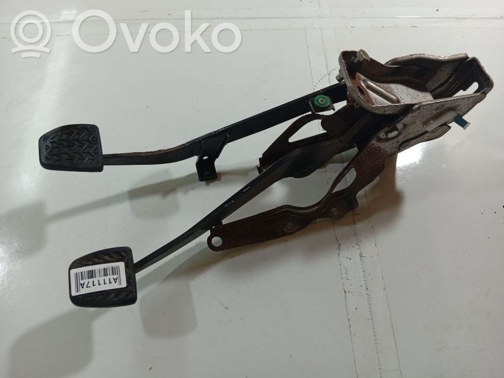 Toyota Aygo AB10 Pedale della frizione
