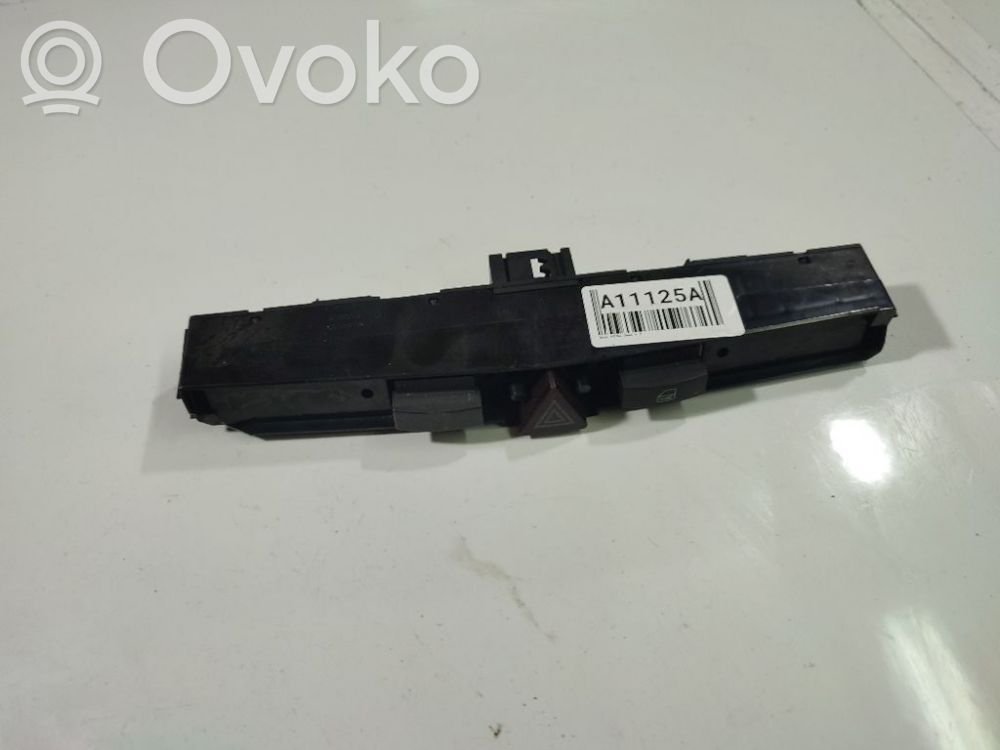 Opel Astra H Interruttore luci di emergenza 