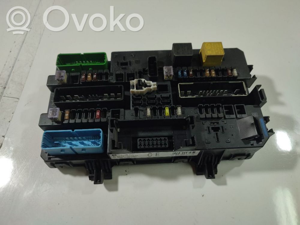 Opel Astra H Skrzynka bezpieczników / Komplet 
