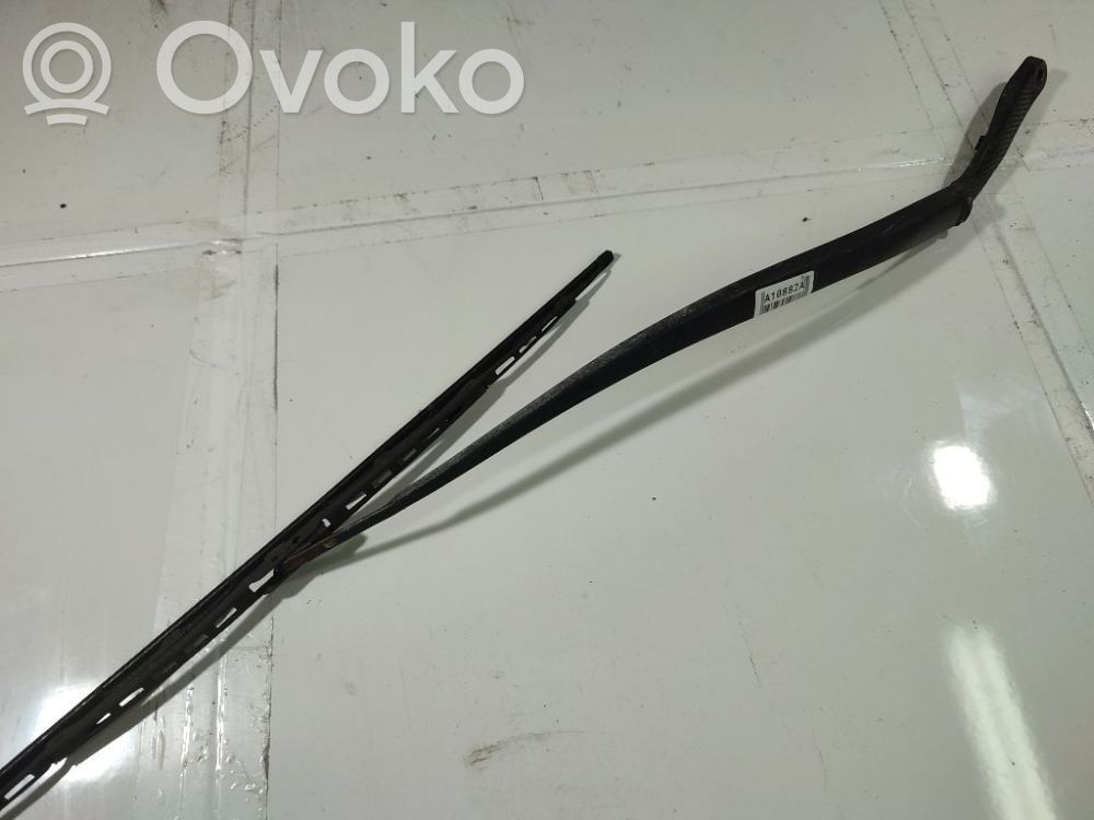 Front wiper blade arm