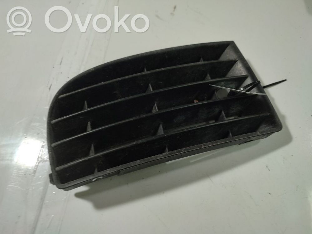 Volkswagen Golf V Mascherina inferiore del paraurti anteriore