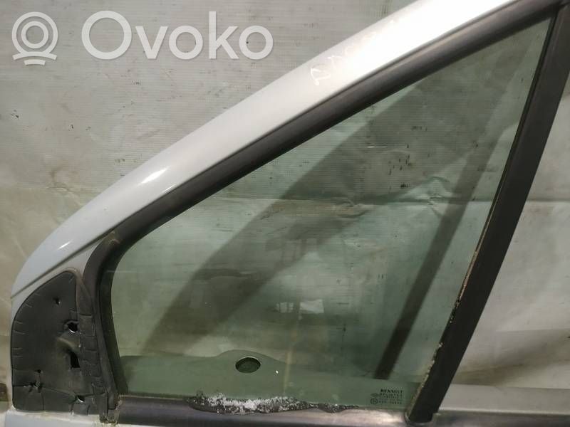 Renault Scenic I Vetro del deflettore della portiera anteriore - quattro porte