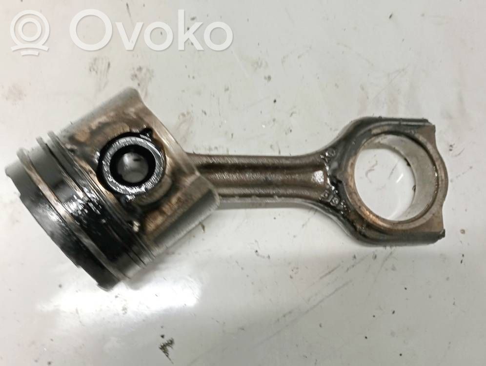 Piston avec bielle