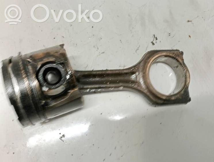 Piston avec bielle