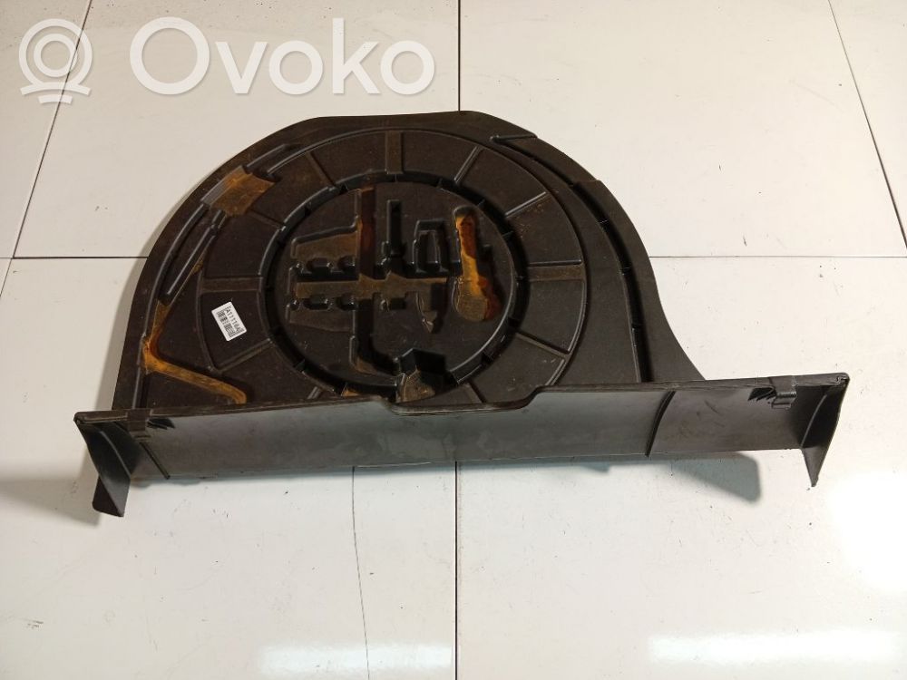 Toyota Yaris Rivestimento vano della ruota di scorta 