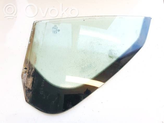 Volkswagen Jetta V Rear vent window glass 