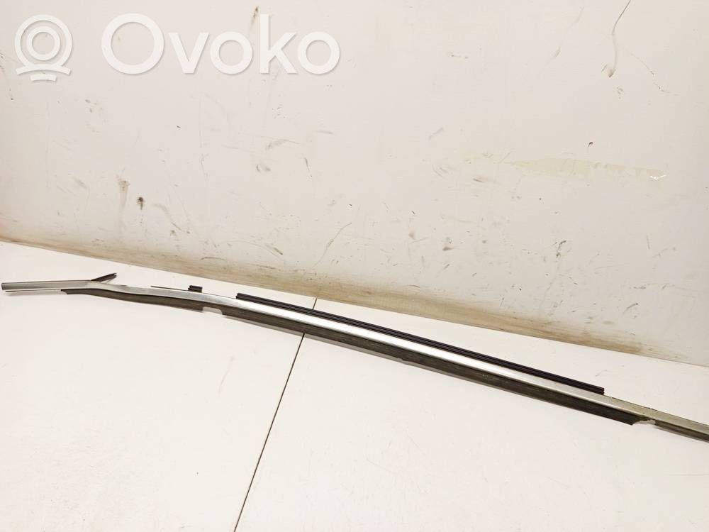 Volvo XC90 Listwa / Uszczelka szyby drzwi 