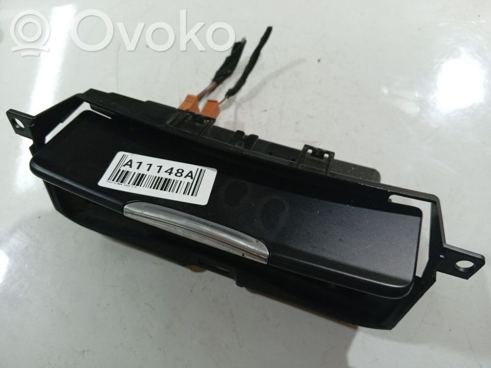 Ford S-MAX Peleninė panelėje 