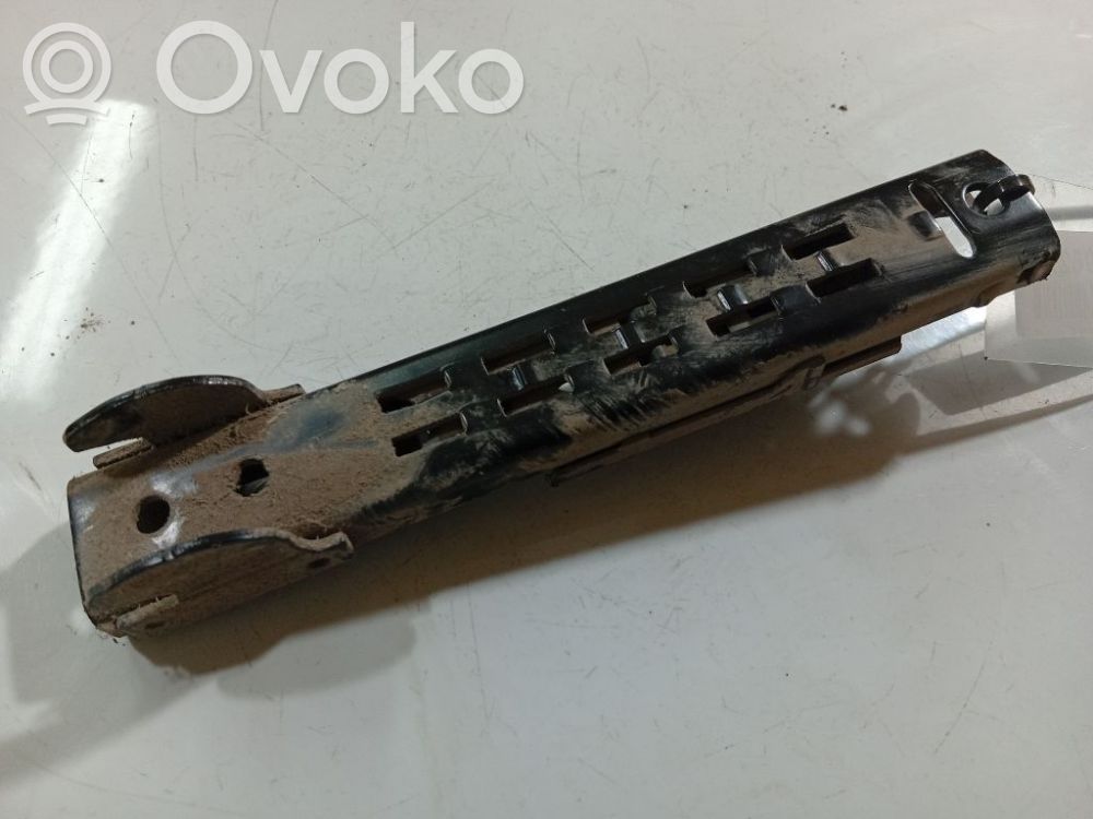 Skoda Octavia Mk2 (1Z) Guida di regolazione della cintura di sicurezza 