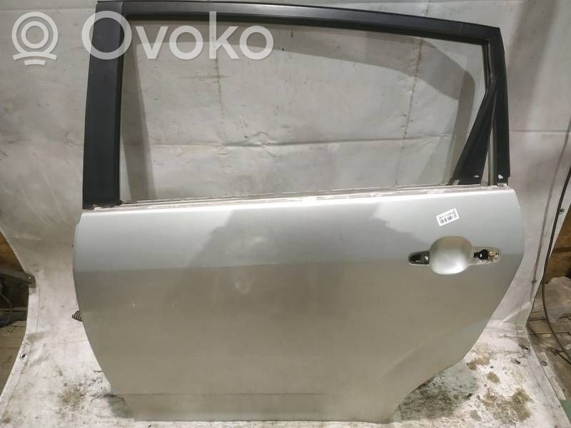 Toyota Corolla Verso AR10 Galinės durys
