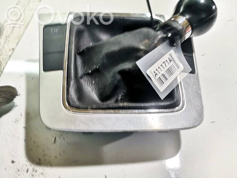Volkswagen PASSAT B6 Rivestimento in plastica cornice della leva del cambio 