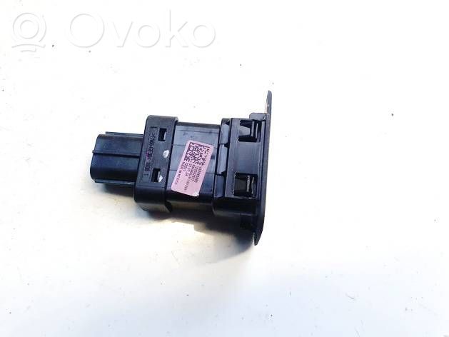 Mazda CX-30 Tailgate opening switch 
