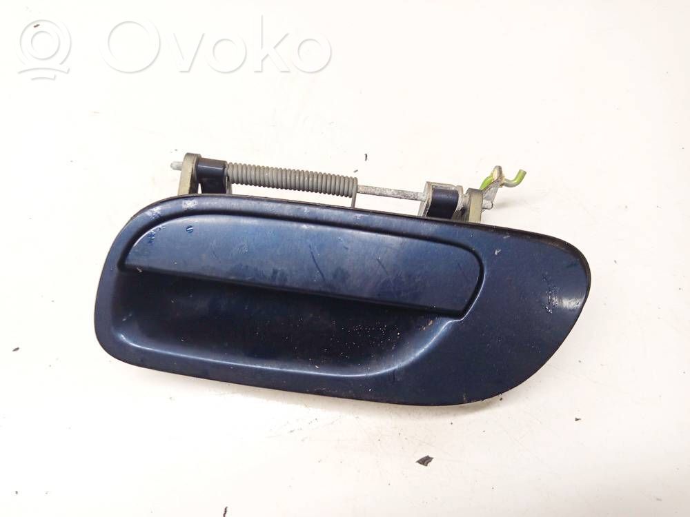 Manecilla externa puerta delantera