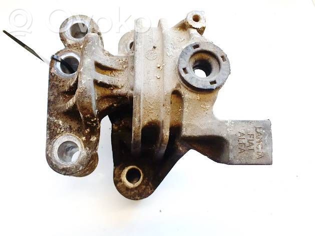 Engine mount bracket   51796829,51796829