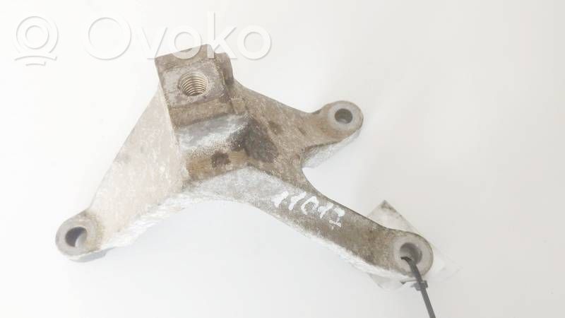 Ford Focus Engine mounting bracket 
