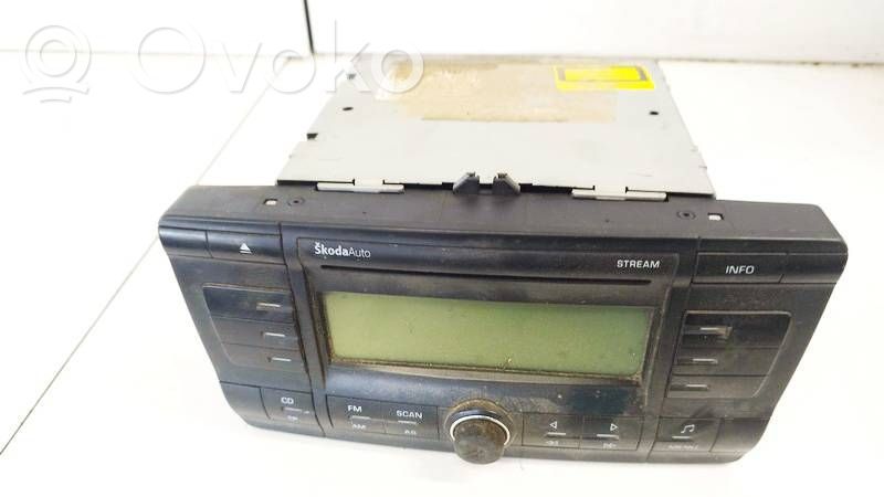 Skoda Octavia Mk2 (1Z) Panel / Radioodtwarzacz CD/DVD/GPS 
