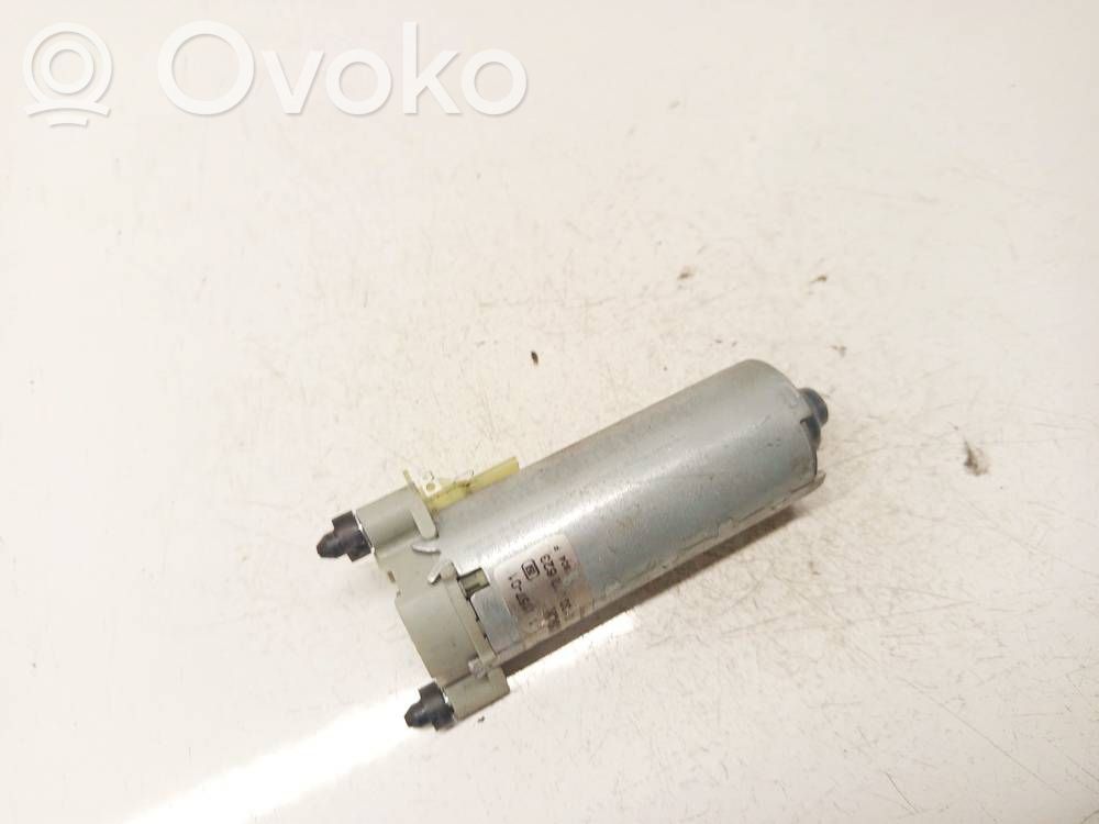 Mercedes-Benz CLS C219 Motor reglare scaun 