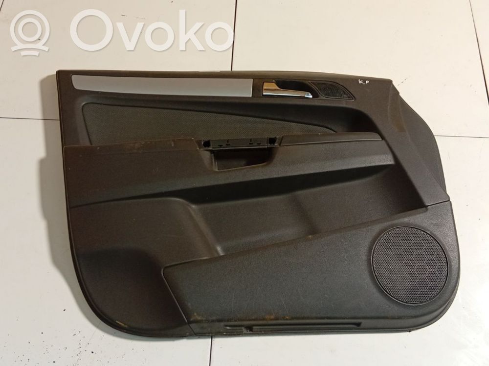 Opel Zafira B Etuoven verhoilu