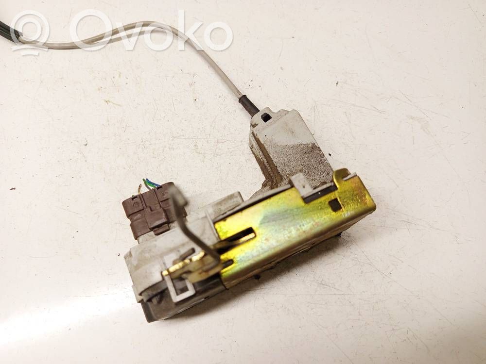 Cerradura de puerta delantera