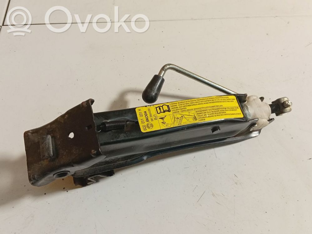 Skoda Roomster (5J) Lewarek samochodowy 