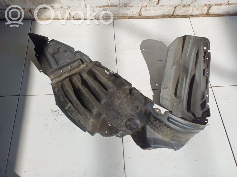 Mitsubishi Grandis Nadkole przednie 
