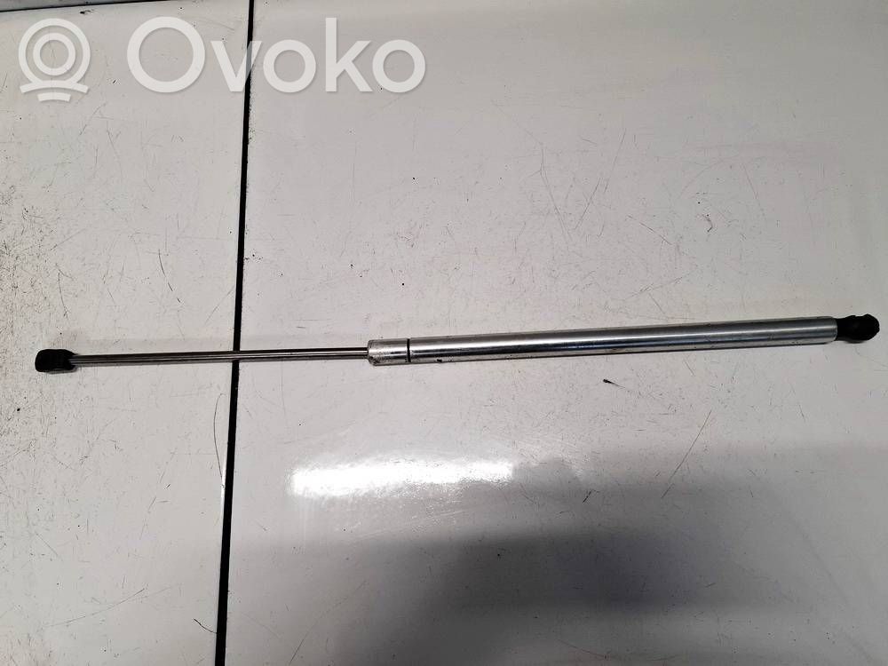 Volkswagen PASSAT B5 Konepellin kaasujousi