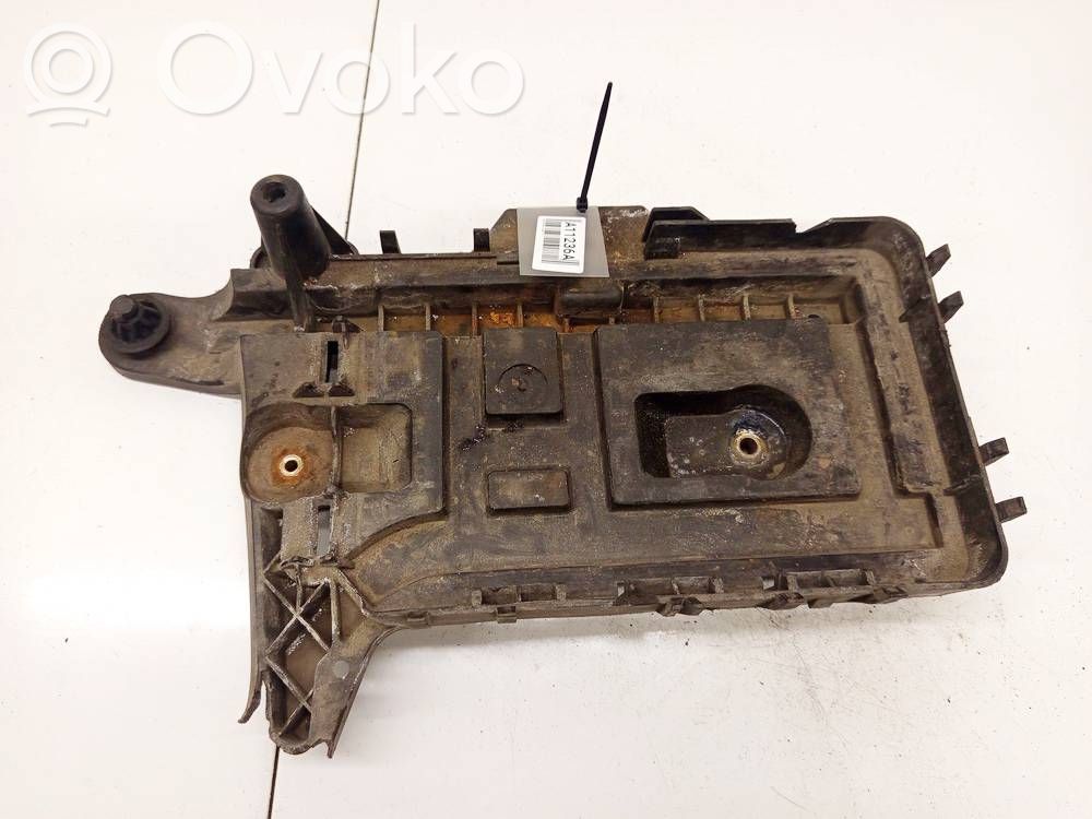 Skoda Octavia Mk2 (1Z) Pokrywa skrzynki akumulatora 