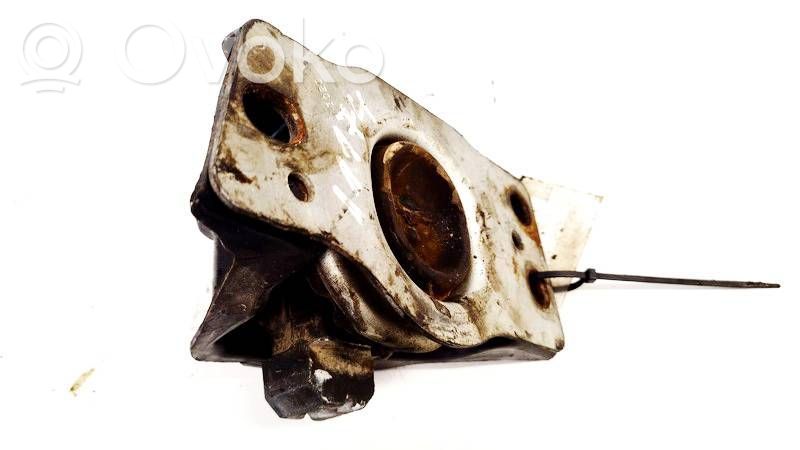 Nissan Primera Engine mount bracket 