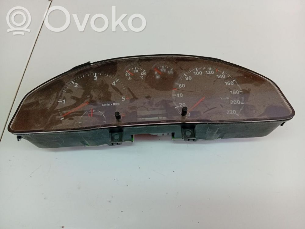 Audi A4 S4 B5 8D Speedometer (instrument cluster) 