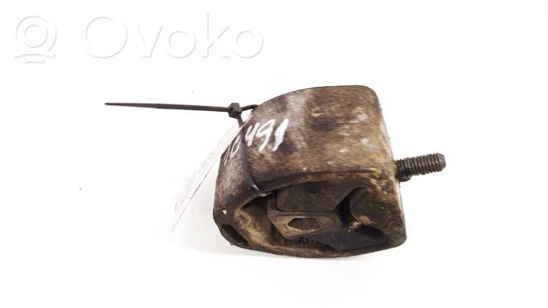 Audi A4 S4 B5 8D Moottorin kiinnikekorvake 