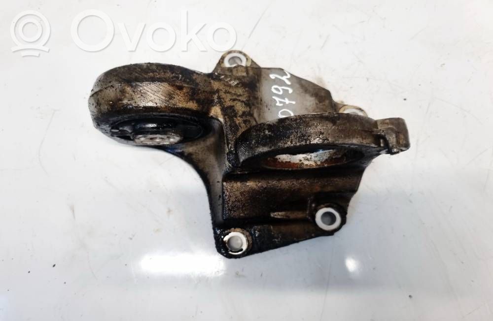 Peugeot 407 Engine mounting bracket 