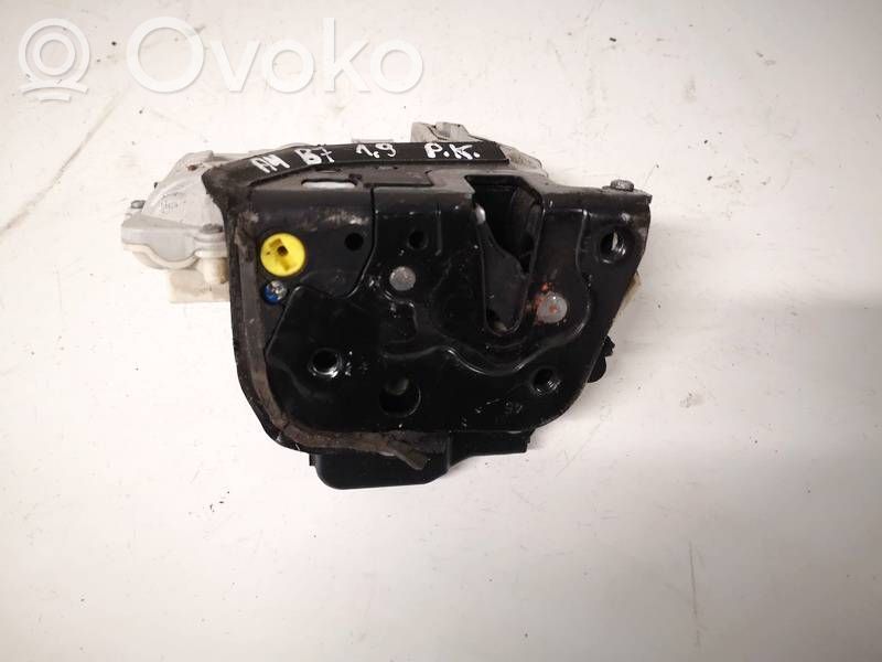 Audi A4 S4 B7 8E 8H Serratura portiera anteriore