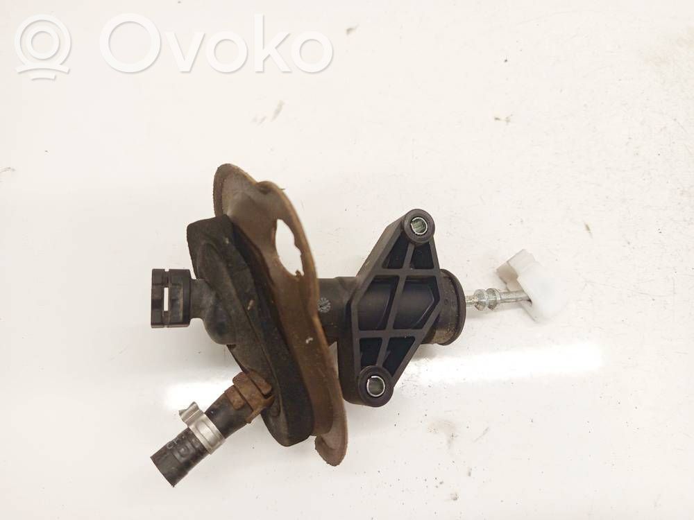 Ford Mondeo Mk III Główny cylinder sprzęgła 
