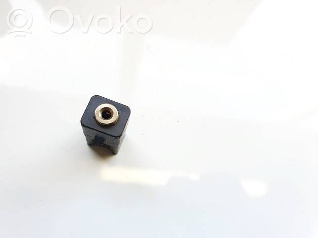 Ford Kuga I USB-pistokeliitin 