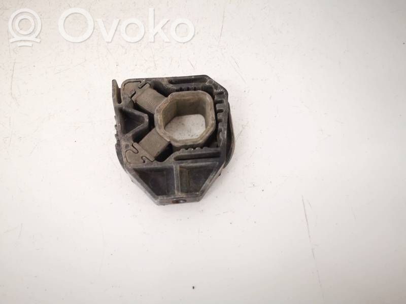 Volkswagen PASSAT B6 Fixation de radiateur