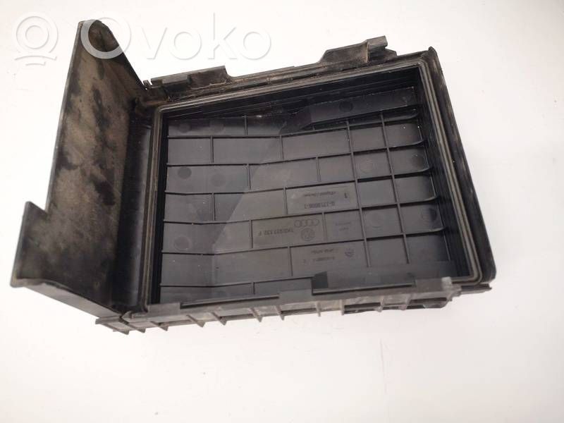 Volkswagen PASSAT B6 Coperchio scatola dei fusibili