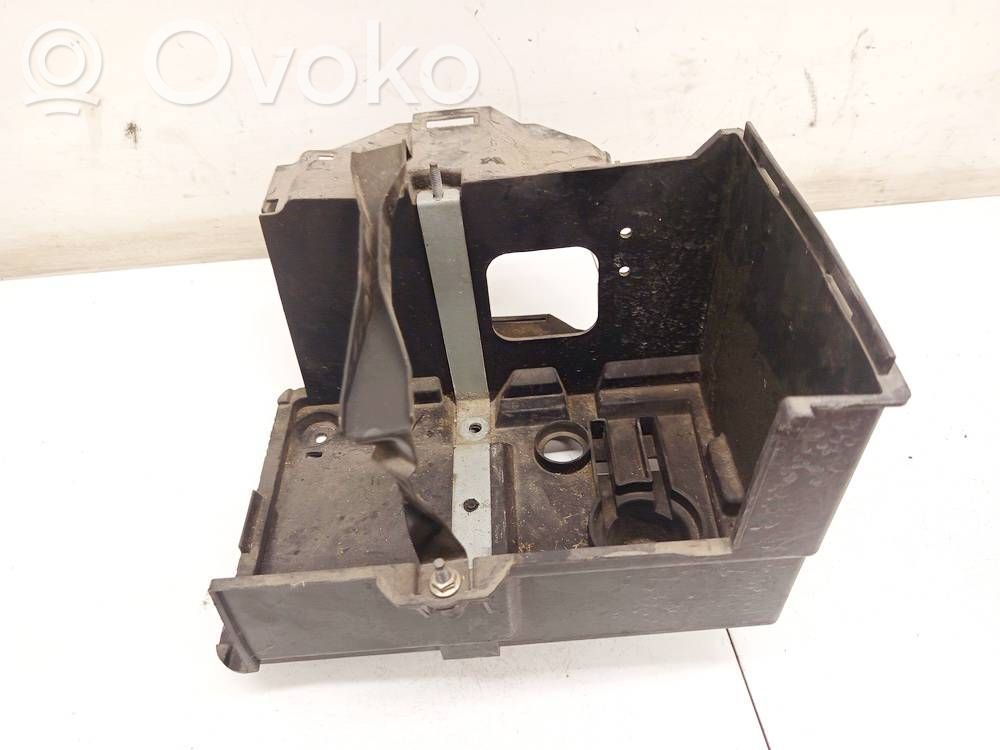 Akkulaatikon alusta   3M5110723A,3M5110723A