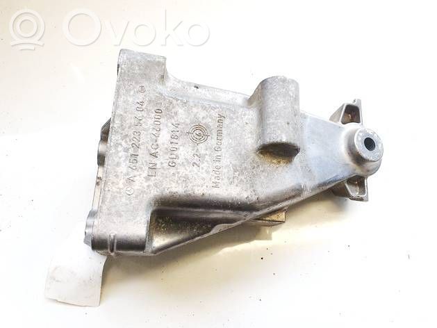 Mercedes-Benz C W205 Supporto di montaggio del motore (usato)
