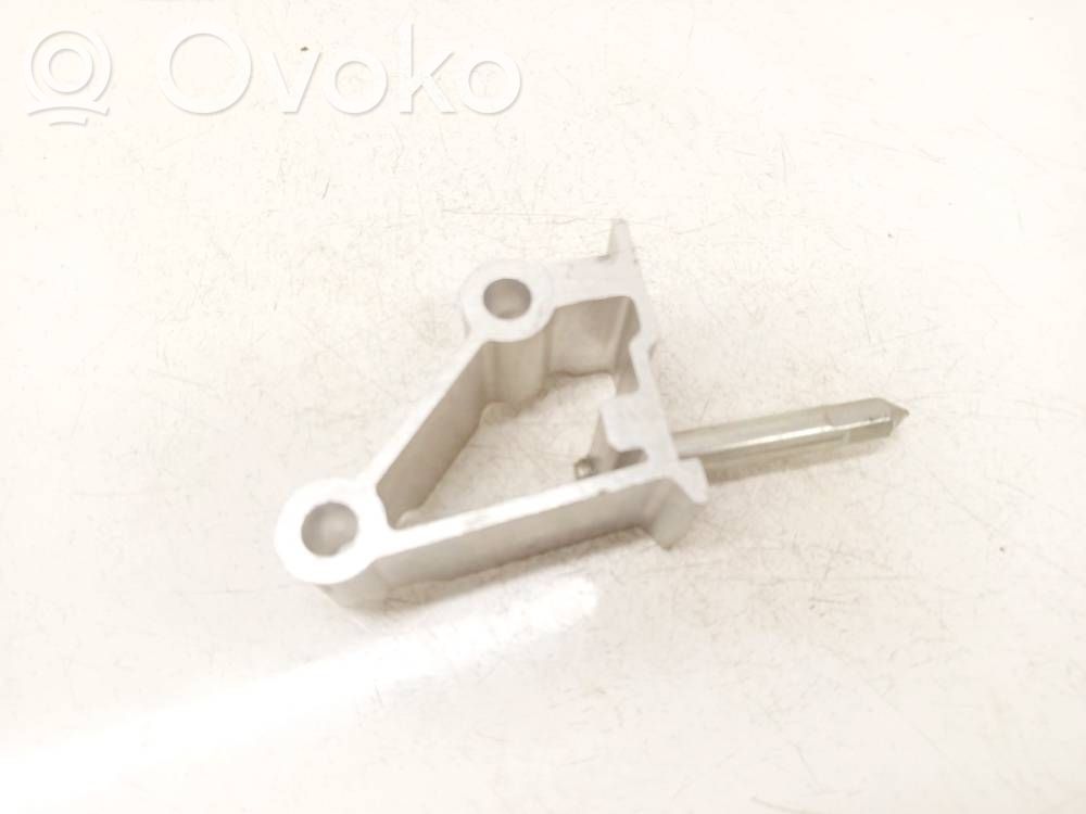 Volkswagen Golf VI Engine mounting bracket