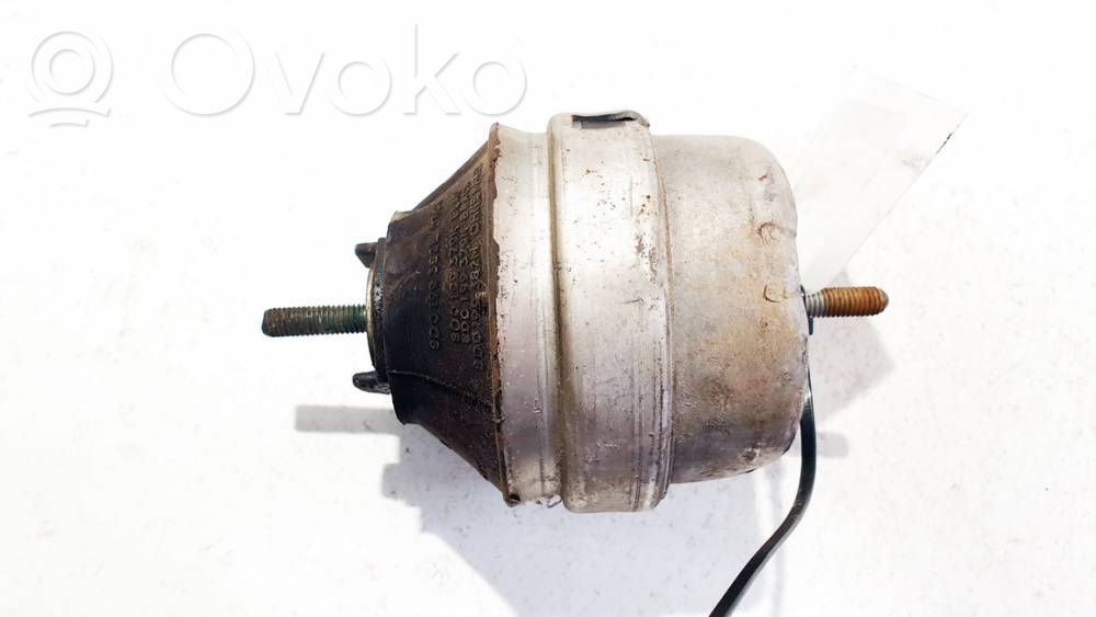 Volkswagen PASSAT B5 Supporto di montaggio del motore 